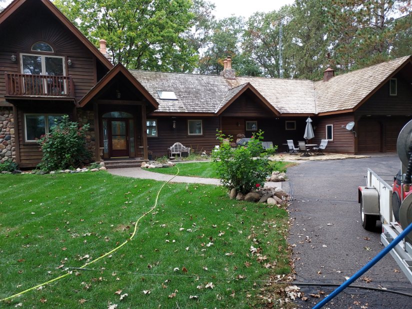 Roof cleaning royalton