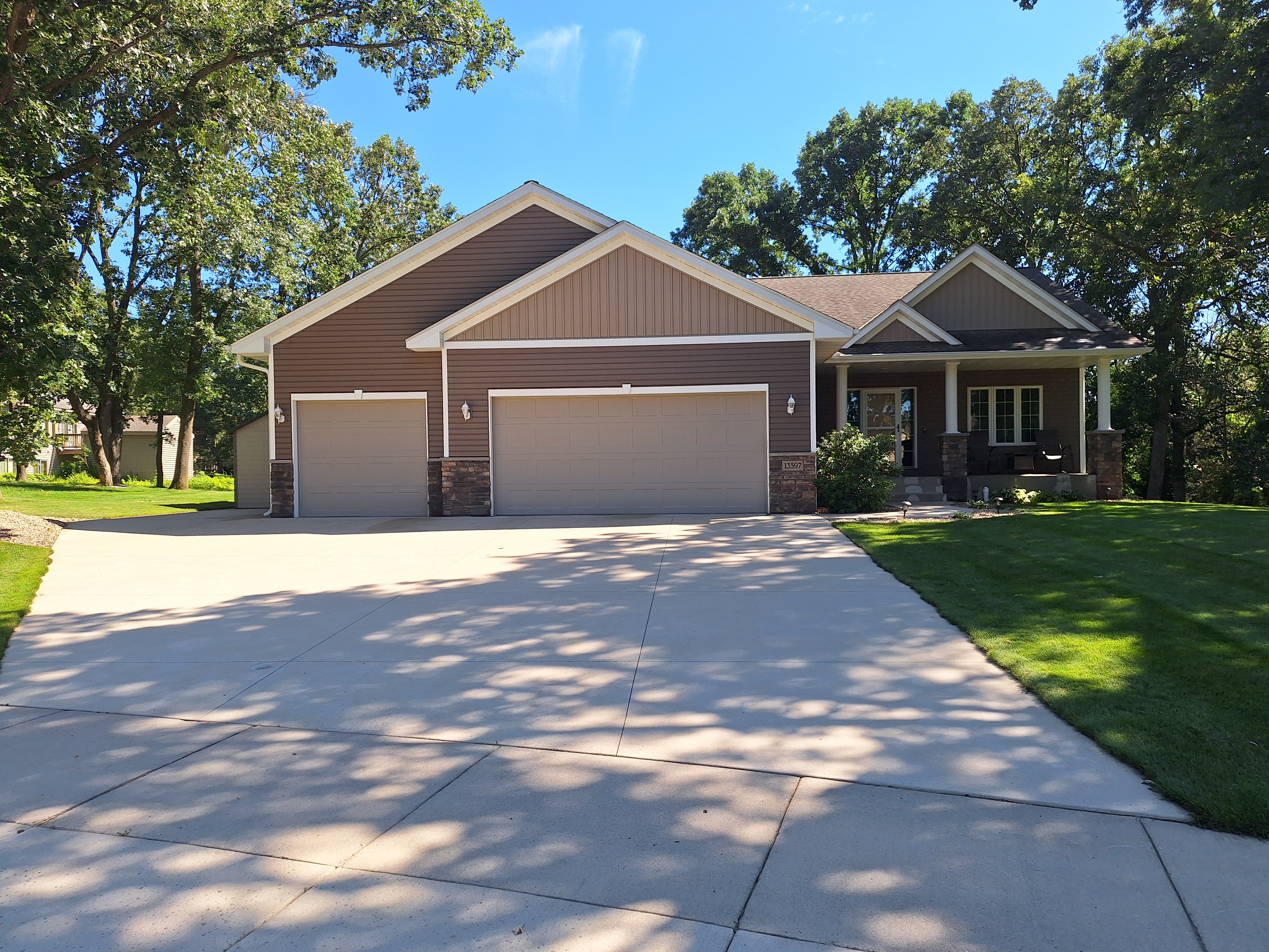 House Washing and Driveway Cleaning in Becker, MN